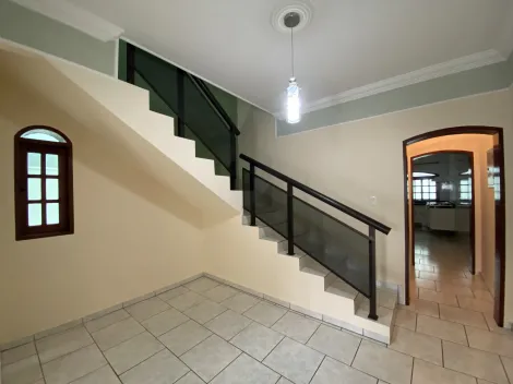 Casa residencial disponível para alugar por R$ 3.300,00/mês no Jardim Amélia em Americana/SP.