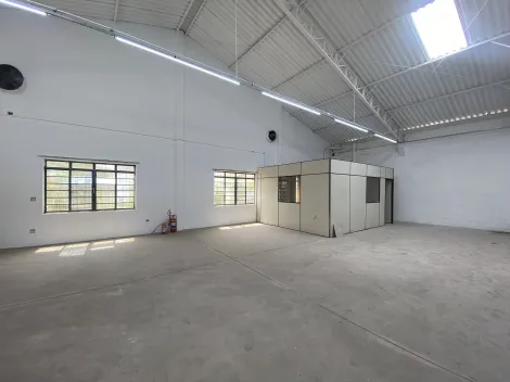 Salão industrial disponível para alugar por R$ 15.000,00/mês no São Luiz em Americana/SP.