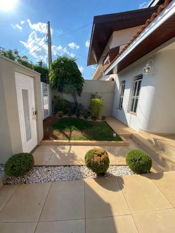 Casa disponível para locação por R$3950,00 no Jardim Colina em Americana/SP.