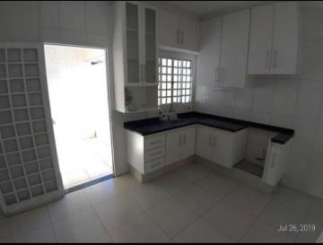 Casa residencial disponível para alugar por R$1.500,00/mês no bairro Vila Dainese em Santa Bárbara D`Oeste.