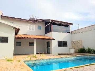 Casa residencial disponível para alugar por R$ 6.500,00/mês no condomínio Portal dos Rhodes em Americana/SP.