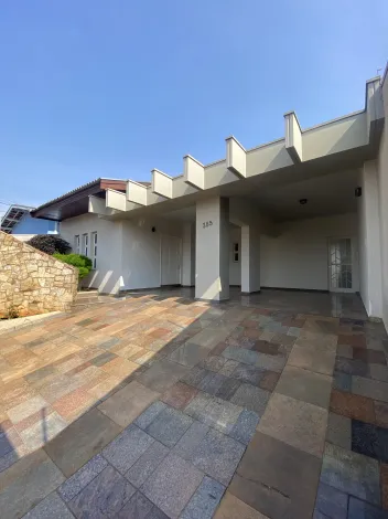 Casa residencial disponível para alugar e a venda no Jardim São Pedro em Americana/SP.
