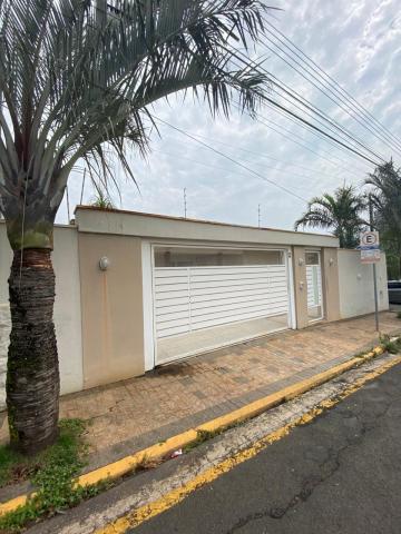 Casa residencial disponível para locação por R$ 8.000,00/mês no bairro Vila Pavan em Americana/SP.