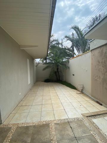 Casa residencial disponível para locação por R$ 8.000,00/mês no bairro Vila Pavan em Americana/SP.