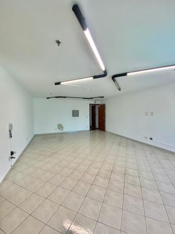 Sala comercial disponível para locação/venda no Edifício Centro Comercial Sandin.