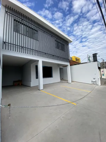 Imóvel comercial disponível para alugar e à venda no bairro Jardim Girassol em Americana/SP.