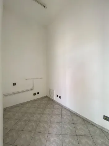 Sala comercial para alugar por R$ 630,00/mês no Centro de Americana/SP.