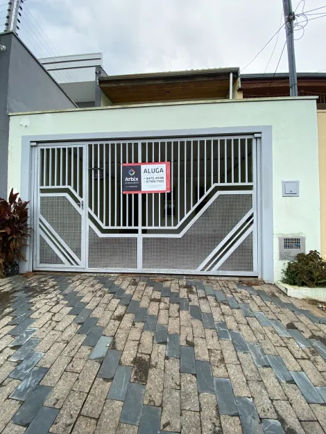 Casa assobradada disponível para alugar por R$ 2.500,00/mês no bairro Vila Santa Maria em Americana/SP.