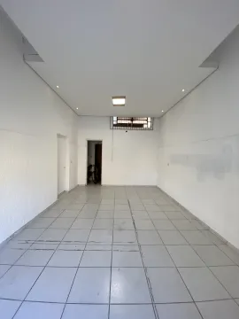 Salão comercial para alugar por R$ 1.350,00/mês no Centro de Americana/SP.