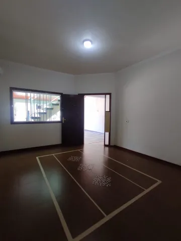 Sobrado residencial disponível para locação e venda no bairro Jaguari em Americana/SP.