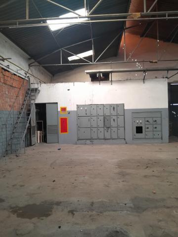 Salão industrial disponível para locação por R$ 20.000,00/mês no bairro São Luiz em Americana/SP.
