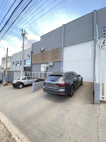 Salão industrial para alugar por R$ 6.000,00/mês no Loteamento Industrial Machadinho em Americana/SP.
