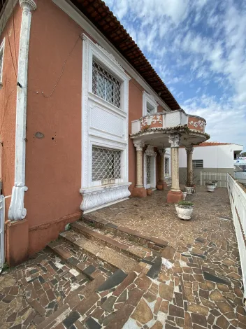 Casa comercial/residencial disponível para alugar e à venda no bairro Vila Cordenonsi em Americana/SP.