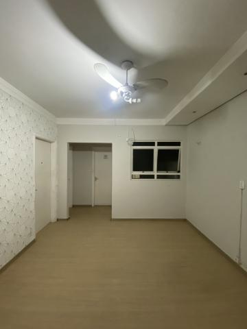 Sala comercial sobreloja disponível para alugar por R$ 1.800,00/mês no Centro em Americana/SP.