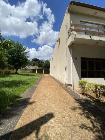 Casa disponível para alugar e à venda no Jardim Santana em Americana/SP.