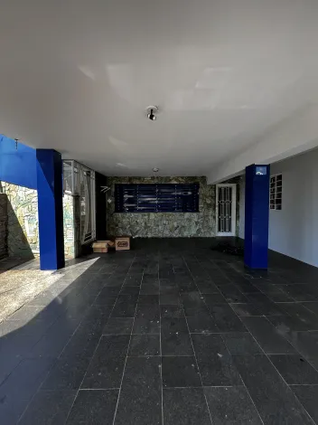 Salão comercial disponível para alugar e à venda no bairro Jardim Girassol em Americana/SP.