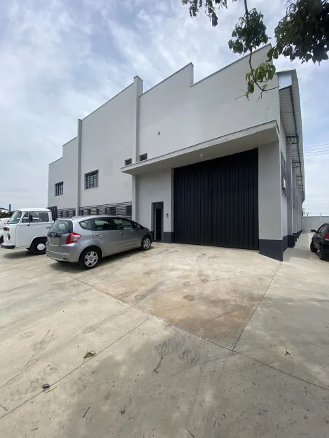 Salão industrial disponível para alugar por R$ 15.500,00/mês no bairro Santa Sofia em Americana/SP.