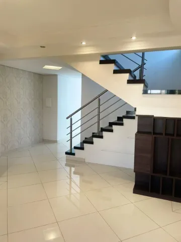 Casa residencial disponível para alugar por R$ 5.900,00/mês no Residencial Primavera em Nova Odessa/SP.