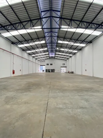 Salão industrial disponível para alugar por R$ 20.000,00/mês no Condomínio Empresarial Zeta em Sumaré/SP.