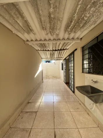 Casa residencial disponível para alugar por R$ 1.000,00/mês na Vila Bertini III em Americana/SP.