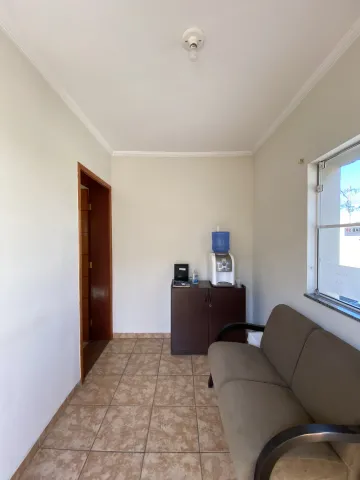 Casa comercial disponível para alugar por R$ 2.500,00/mês na Vila Pavan em Americana/SP.