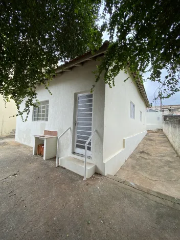 Casa residencial disponível para alugar por R$ 1.800,00/mês na Vila Jones em Americana/SP.